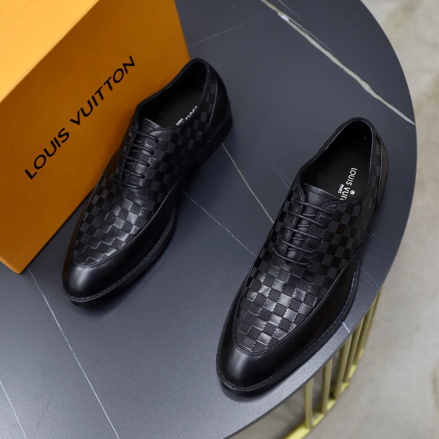 Men's shoes: 280🙅‍♂️🙅‍♂️🙅‍♂️Niuli Brand: LV Louis Vuitton Size: 39-44 (38, 45, 46 can be customized) Level: Counter classic Material: Original soft cowhide upper Comfortable cowhide lining Original lightweight outsole Style category: Formal business casual driving leather shoes Color: Color of the actual picture